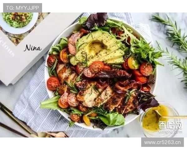 崔家溪训练完回家路上还在啃鸡胸肉，这自律谁顶得住啊