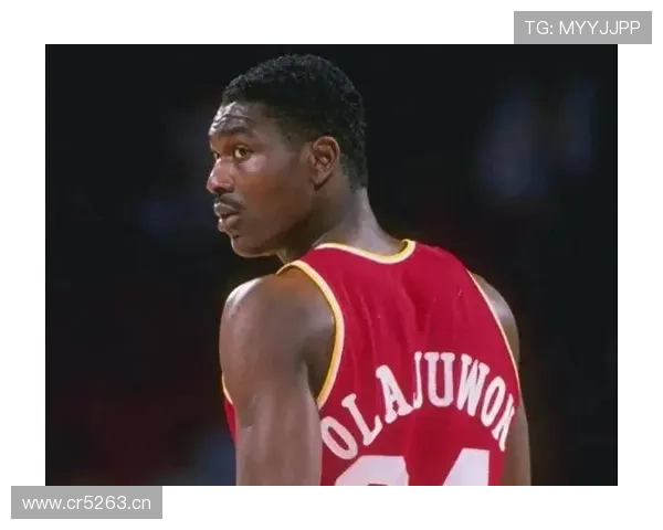 奥拉朱旺低位单打效率提升，改变对手内线防守策略